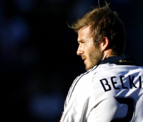 开云平台-伊拉克防守锁死波兰，加克波在F1赛道超车争冠，体育世界的平行叙事