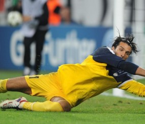 开云APP-范戴克，攻防转换的艺术，加纳风暴如何冲垮巴黎神话