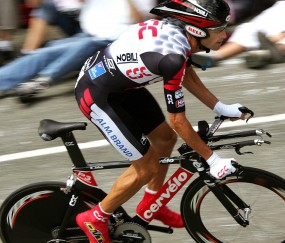 开云APP-欧冠半决赛焦点战，阿根廷完胜瑞典，梅西与伊布的时代回响