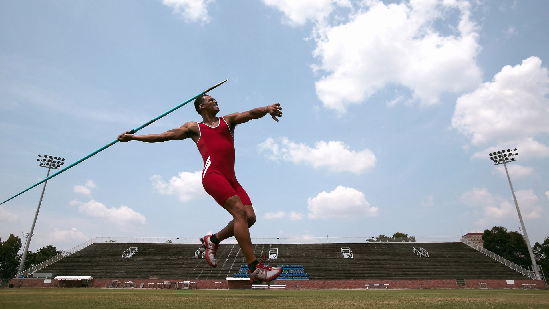 欧冠半决赛之夜，德布劳内用一记手术刀传球，切开的不只是防线